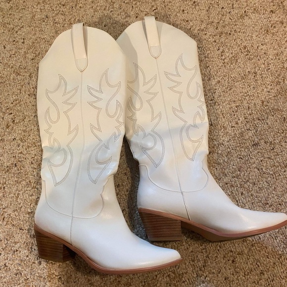 Women’s cowgirl boots - Picture 2 of 3